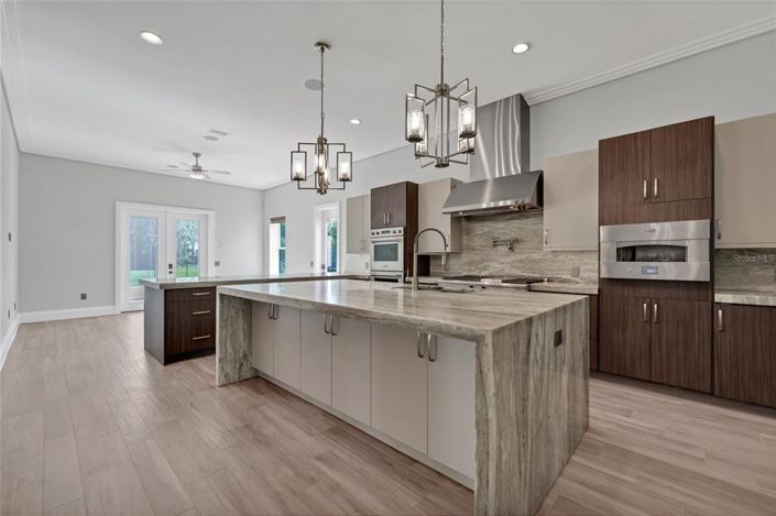 Image No.21-8 Bed Property for sale