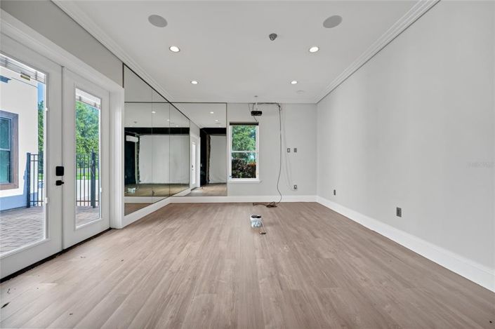 Image No.23-8 Bed Property for sale