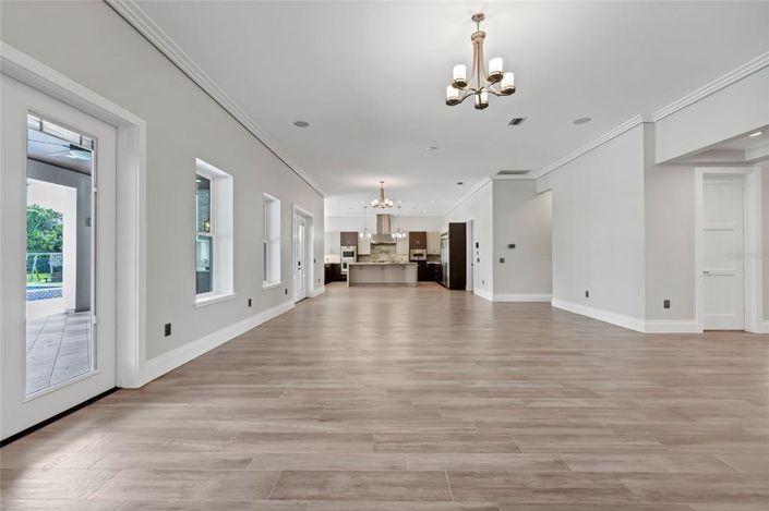 Image No.24-8 Bed Property for sale