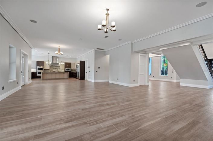 Image No.25-8 Bed Property for sale