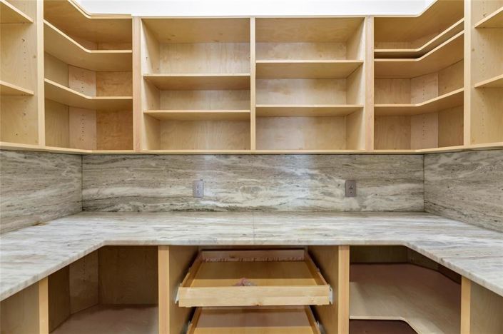 Image No.26-8 Bed Property for sale