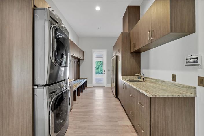 Image No.27-8 Bed Property for sale