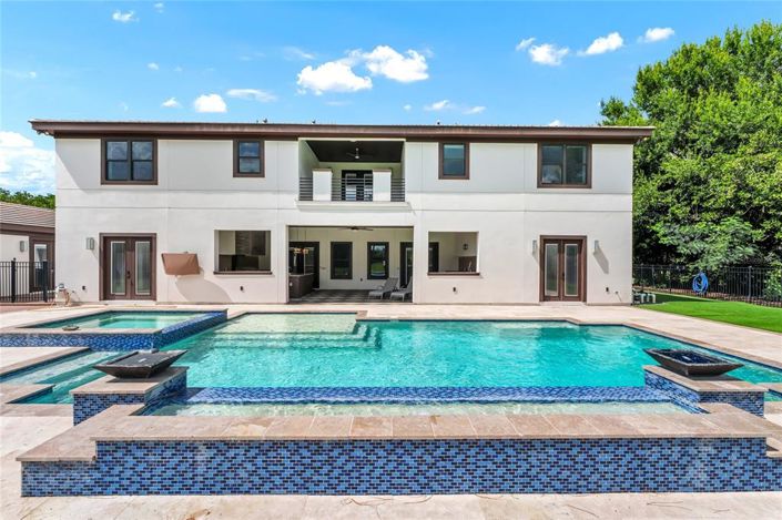 Image No.3-8 Bed Property for sale