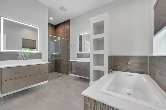 Image No.32-8 Bed Property for sale