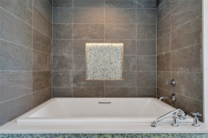 Image No.44-8 Bed Property for sale