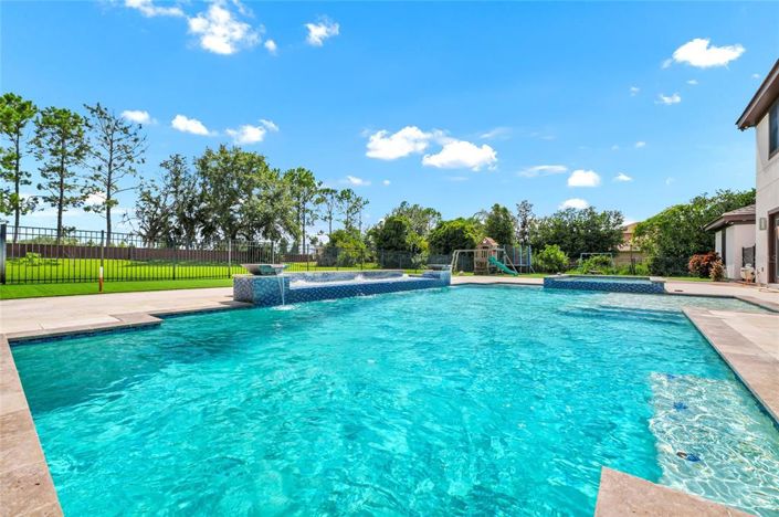 Image No.5-8 Bed Property for sale