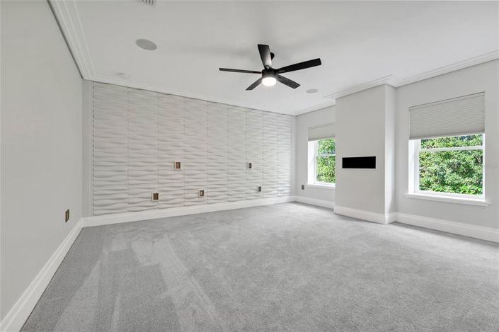 Image No.54-8 Bed Property for sale