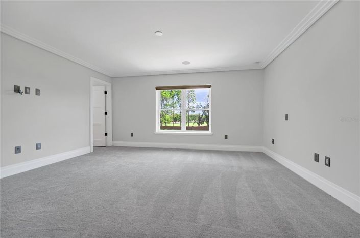 Image No.58-8 Bed Property for sale