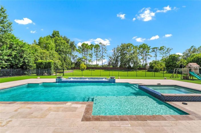 Image No.6-8 Bed Property for sale