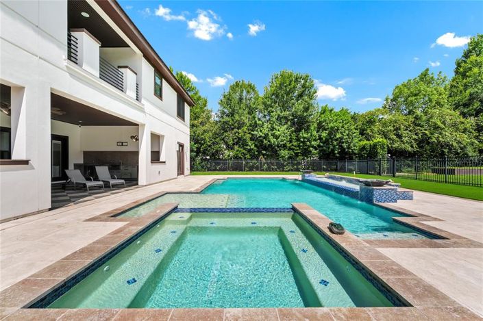 Image No.7-8 Bed Property for sale