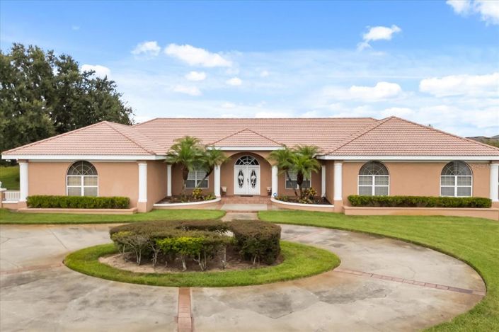 Image No.1-4 Bed Property for sale