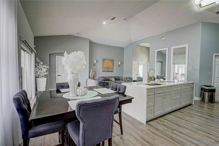 Image No.10-6 Bed Property for sale