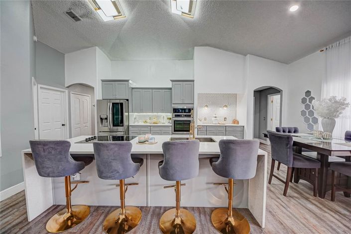 Image No.14-6 Bed Property for sale