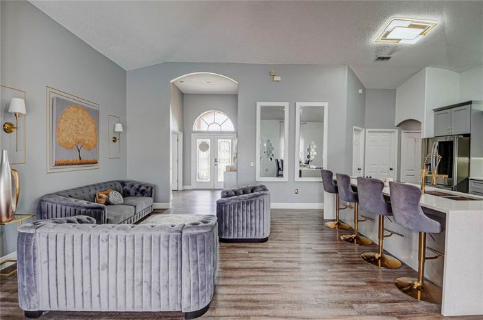 Image No.17-6 Bed Property for sale