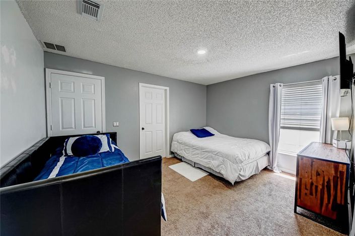 Image No.20-6 Bed Property for sale