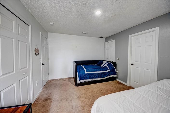 Image No.21-6 Bed Property for sale