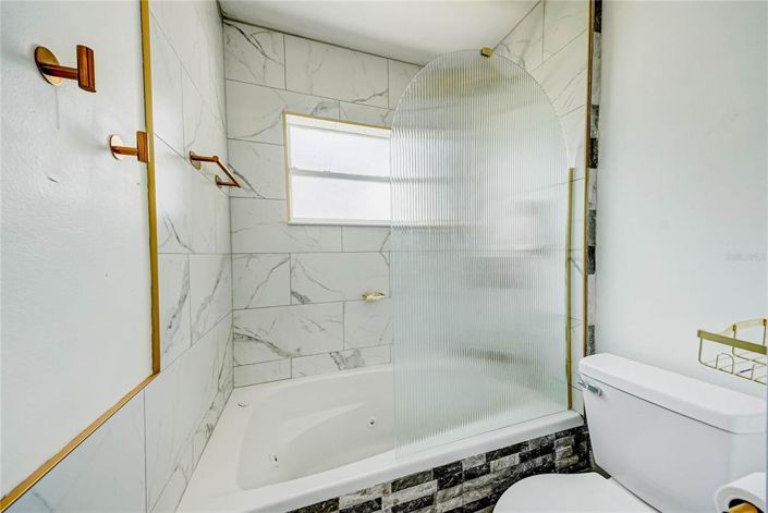 Image No.23-6 Bed Property for sale