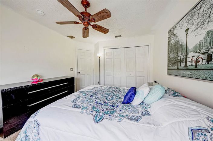 Image No.27-6 Bed Property for sale