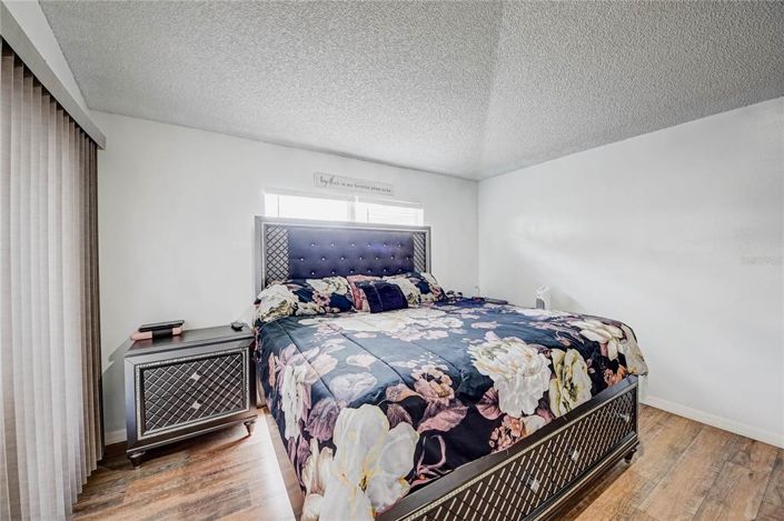 Image No.29-6 Bed Property for sale