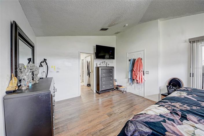 Image No.30-6 Bed Property for sale