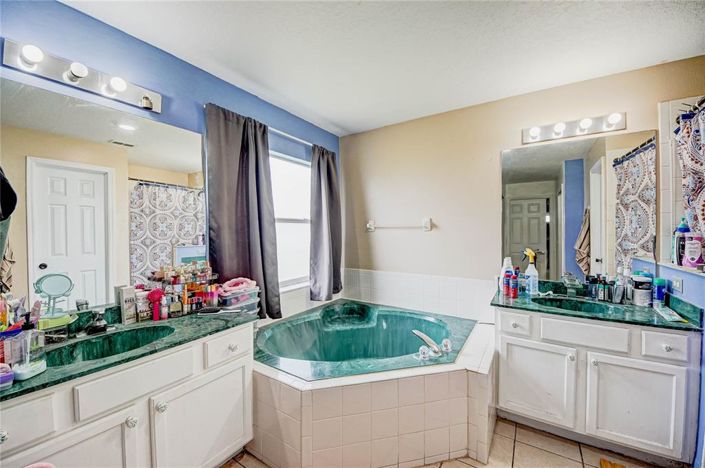 Image No.31-6 Bed Property for sale