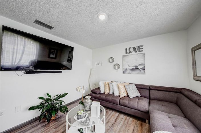 Image No.7-6 Bed Property for sale