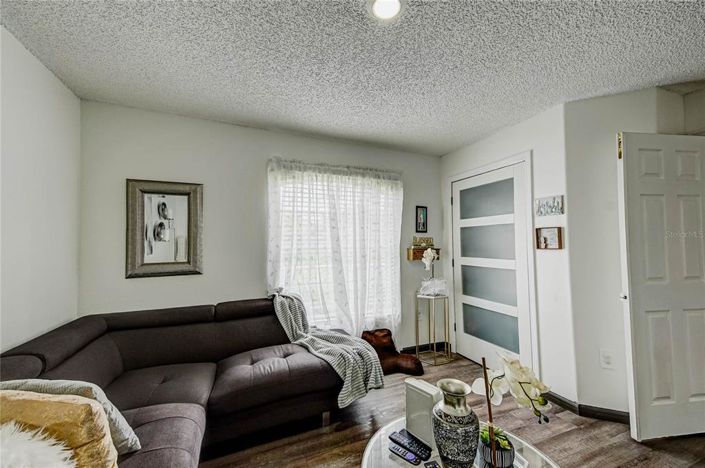 Image No.8-6 Bed Property for sale