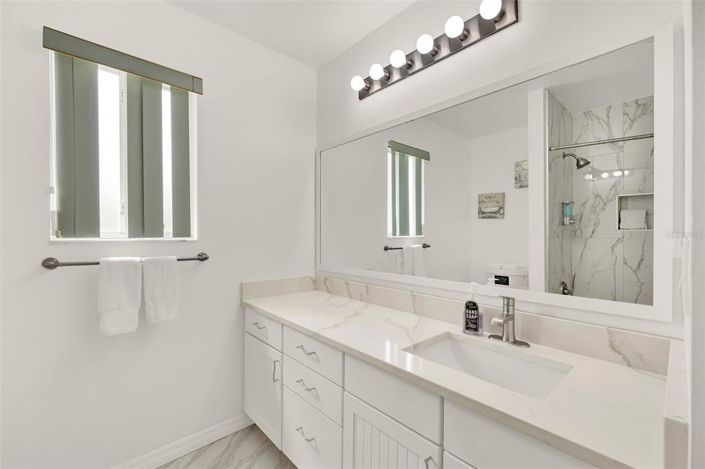 Image No.12-4 Bed Property for sale