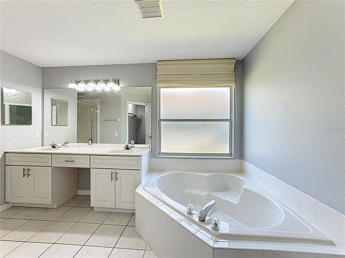 Image No.24-3 Bed Property for sale