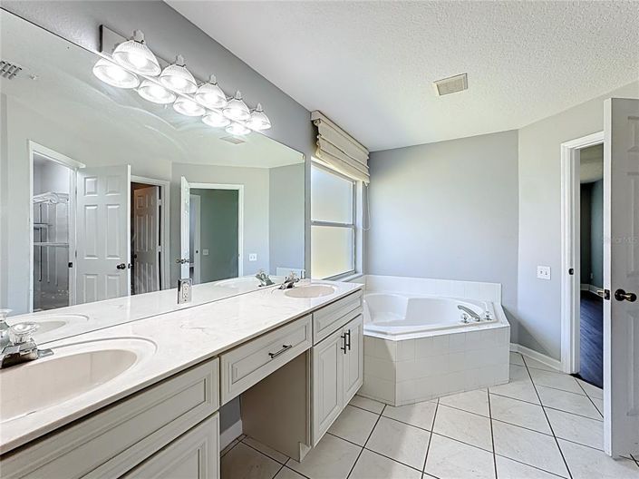 Image No.26-3 Bed Property for sale