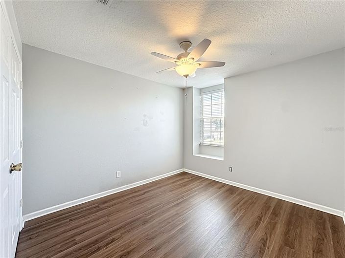 Image No.40-3 Bed Property for sale