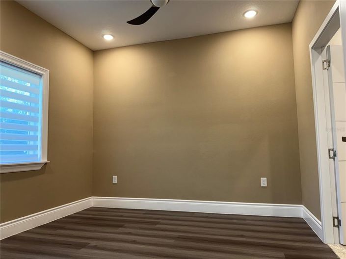 Image No.12-4 Bed Townhouse for sale