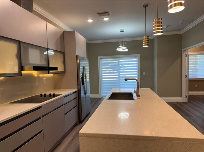 Image No.20-4 Bed Townhouse for sale