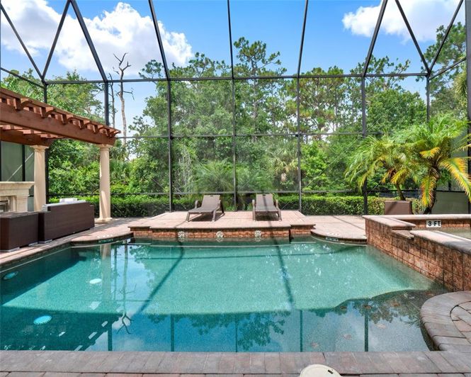 Image No.12-7 Bed Property for sale