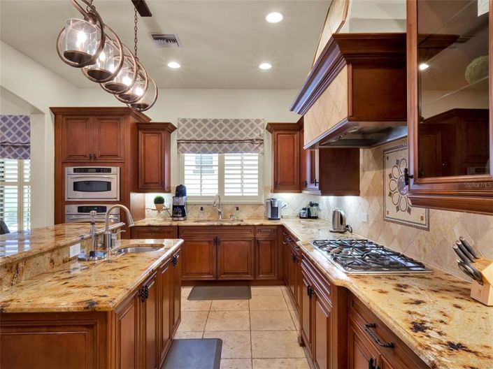 Image No.23-7 Bed Property for sale