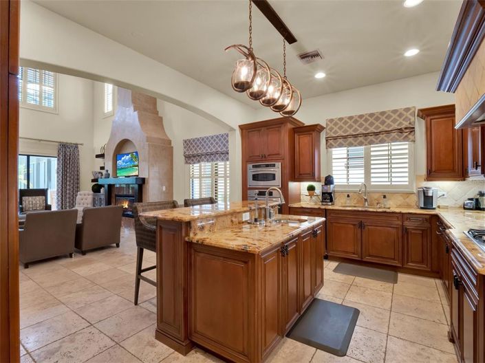 Image No.24-7 Bed Property for sale