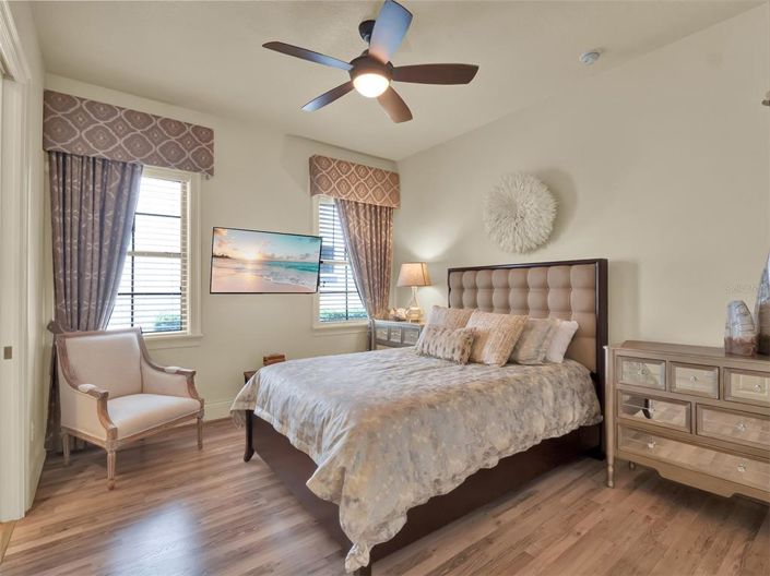 Image No.65-7 Bed Property for sale