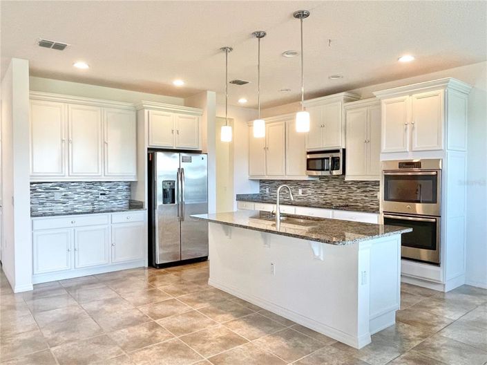 Image No.10-5 Bed Property for sale