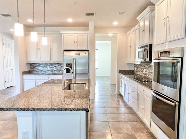 Image No.12-5 Bed Property for sale