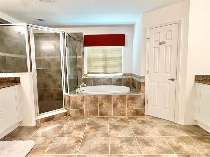 Image No.29-5 Bed Property for sale