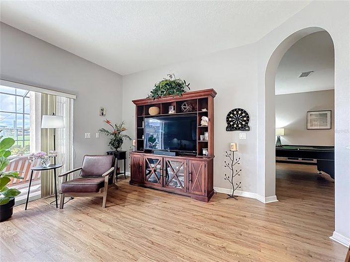 Image No.17-5 Bed Property for sale