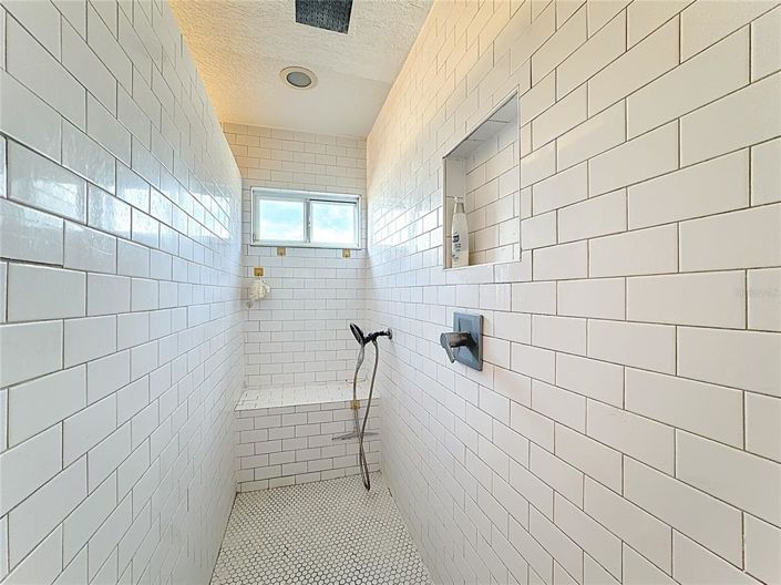 Image No.23-5 Bed Property for sale