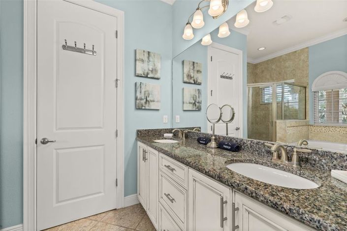 Image No.48-5 Bed Property for sale