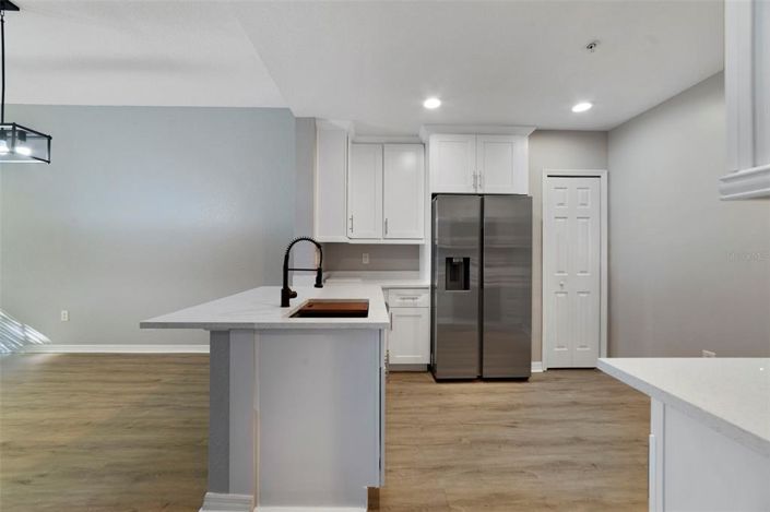 Image No.12-3 Bed Property for sale