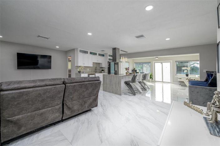 Image No.5-3 Bed Property for sale