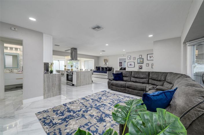 Image No.6-3 Bed Property for sale