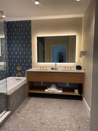 Image No.15-2 Bed Property for sale