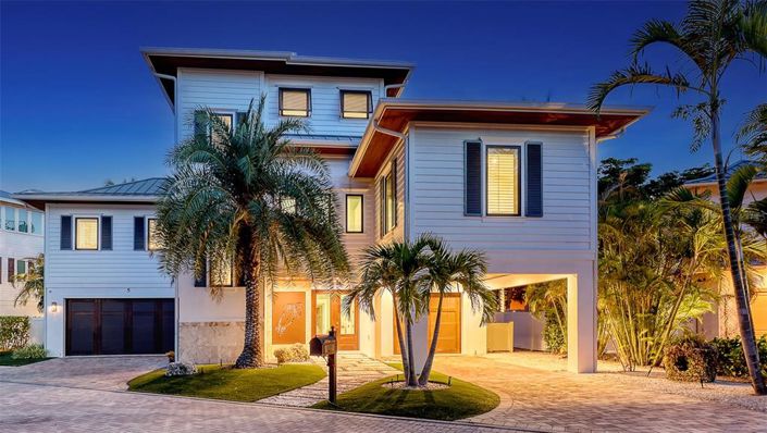 Image No.1-4 Bed Property for sale