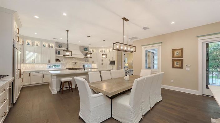 Image No.17-4 Bed Property for sale