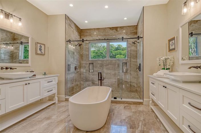 Image No.42-4 Bed Property for sale